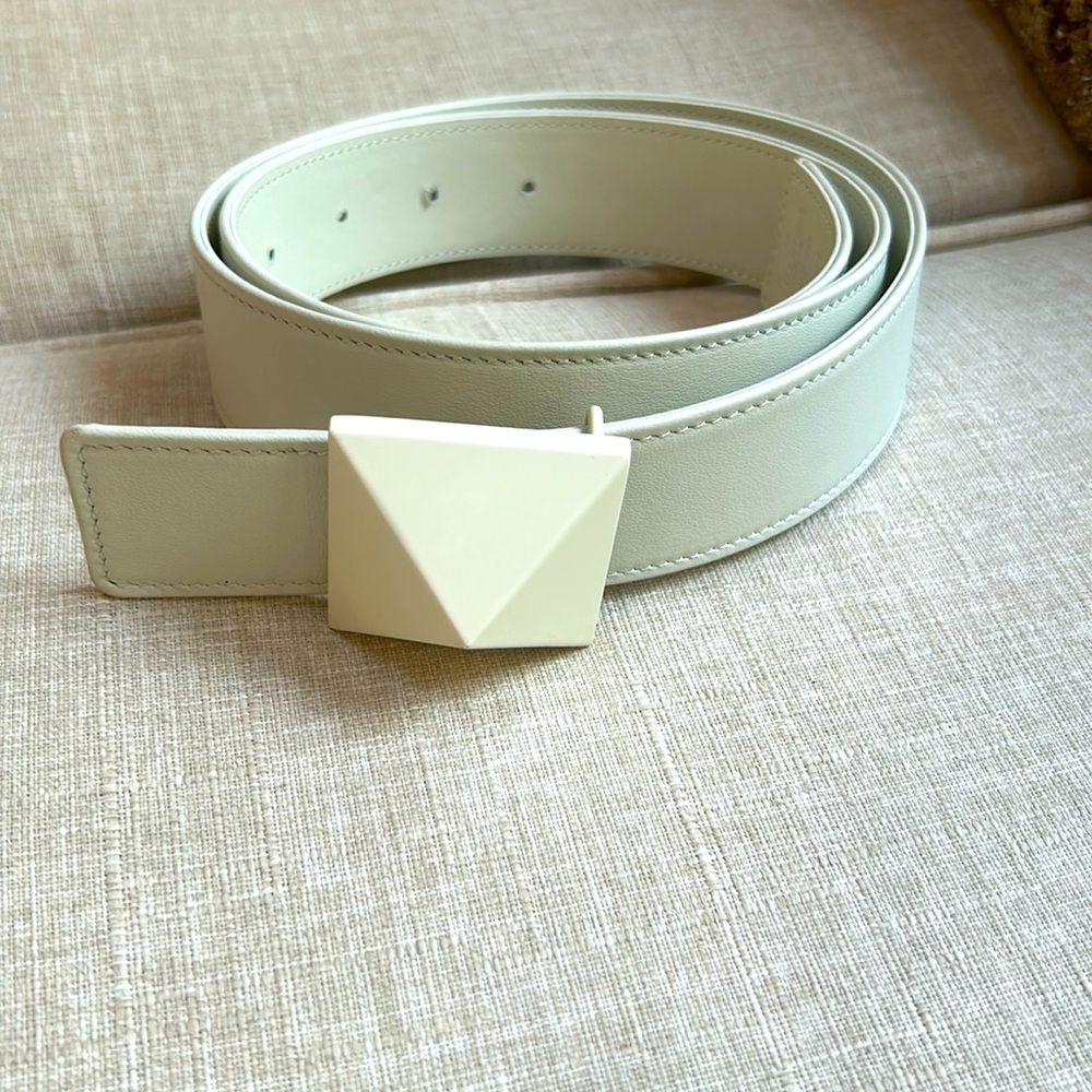 Valentino Garavani belt size 38
